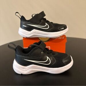 Nike Kids Cosmic Runner - Black/White - Size 6c